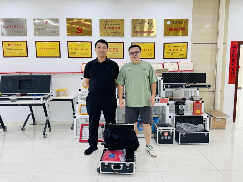 熱烈歡迎廣西客商蒞臨華礦集團(tuán)現(xiàn)場自提YCS3000瞬變電磁儀一臺